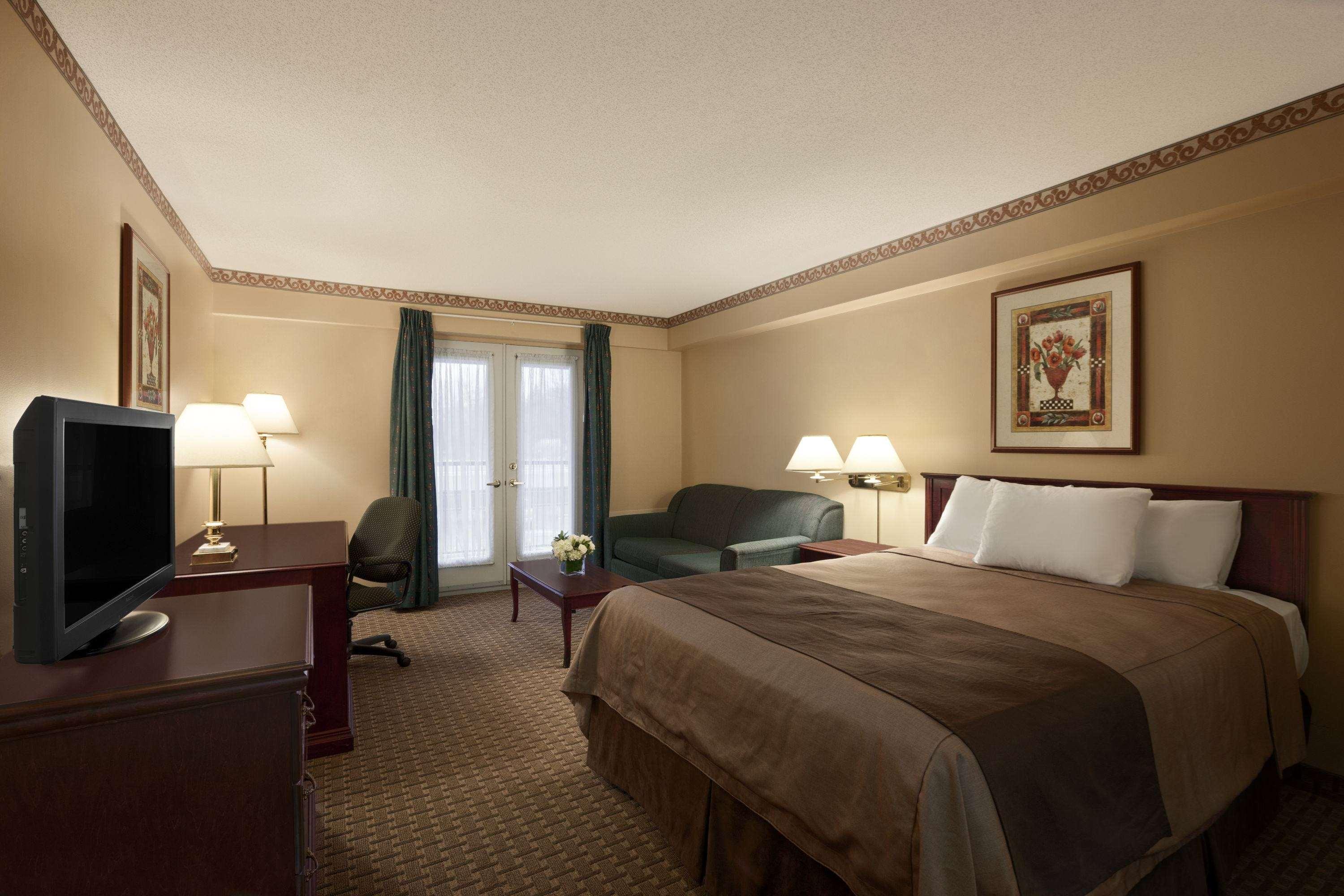 Travelodge By Wyndham Ottawa West Ngoại thất bức ảnh