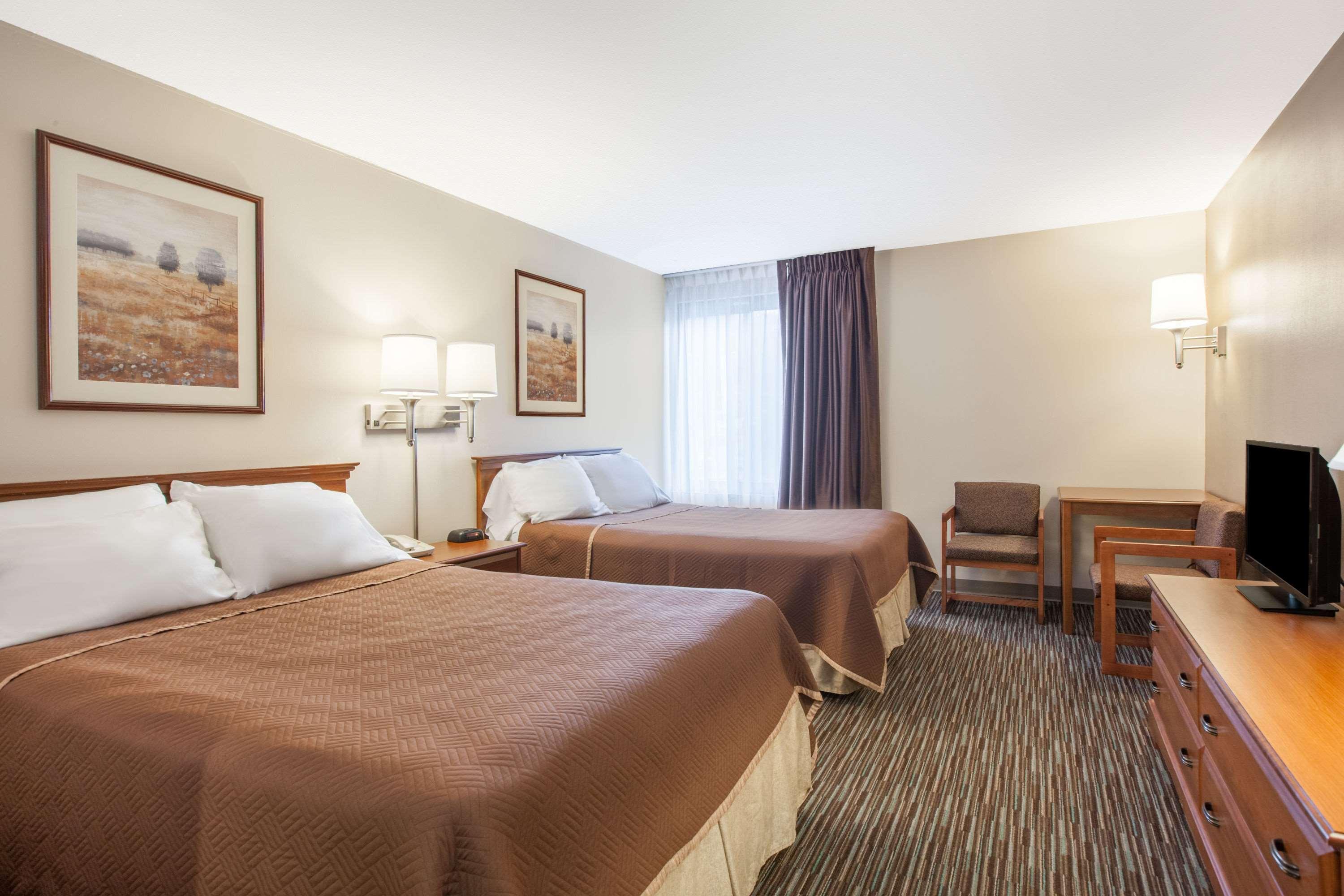 Travelodge By Wyndham Ottawa West Ngoại thất bức ảnh