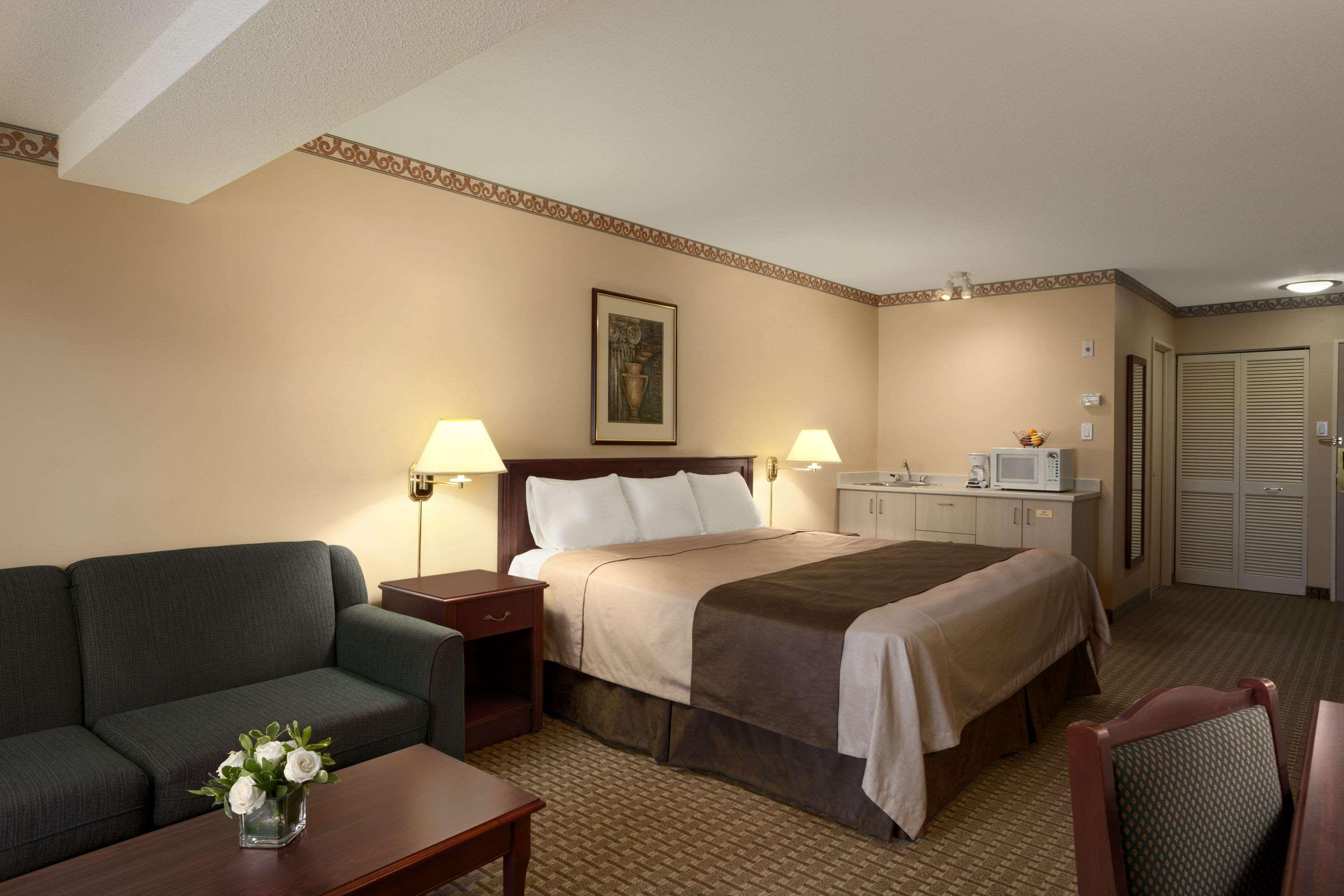 Travelodge By Wyndham Ottawa West Ngoại thất bức ảnh