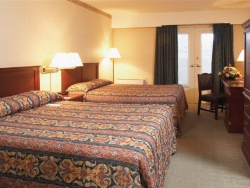 Travelodge By Wyndham Ottawa West Ngoại thất bức ảnh