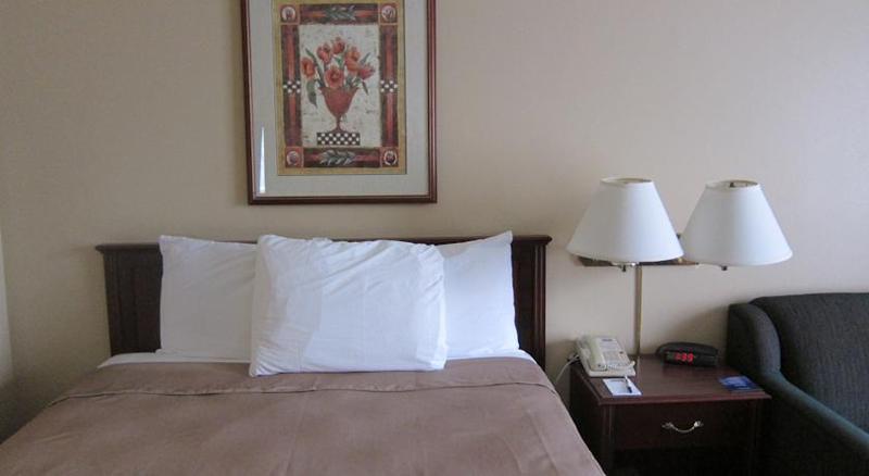 Travelodge By Wyndham Ottawa West Ngoại thất bức ảnh