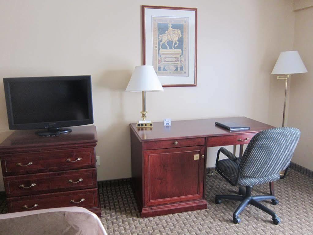 Travelodge By Wyndham Ottawa West Ngoại thất bức ảnh